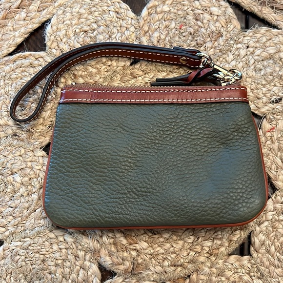 Dooney and Bourke Kirby medium wristlet NWOT - Picture 2 of 7